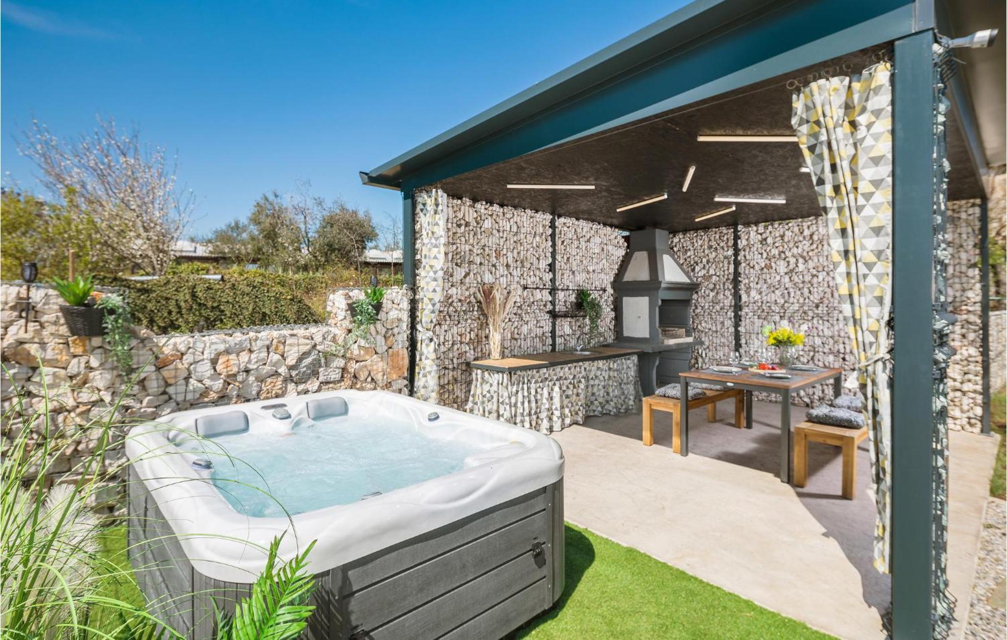 Beautiful Home In Tinjan With Jacuzzi Exterior photo