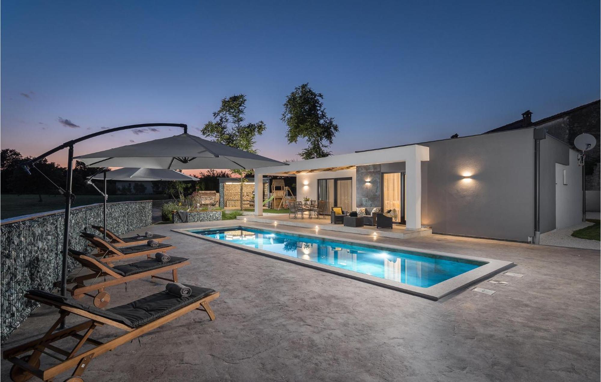 Beautiful Home In Tinjan With Jacuzzi Exterior photo