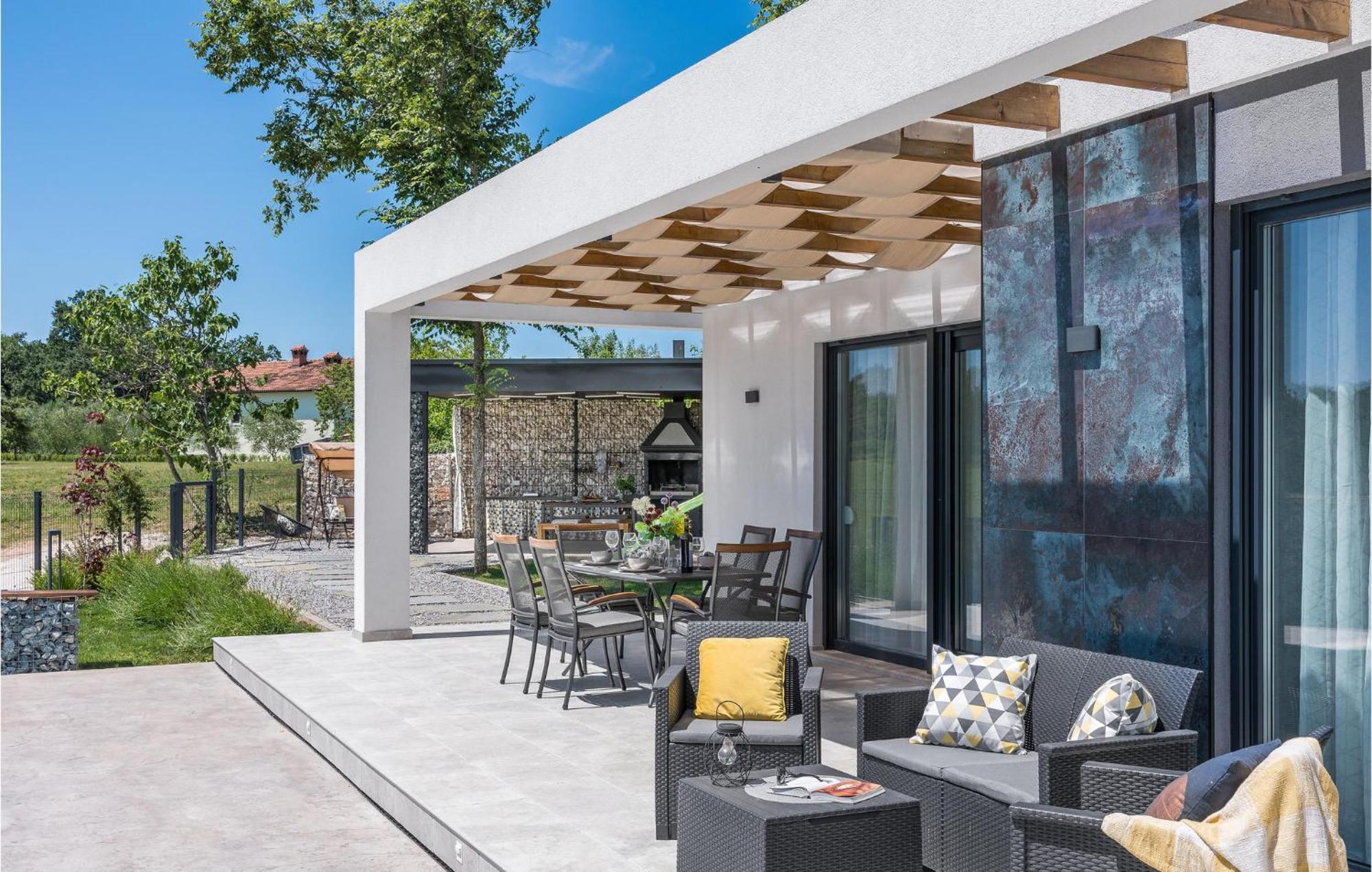 Beautiful Home In Tinjan With Jacuzzi Exterior photo