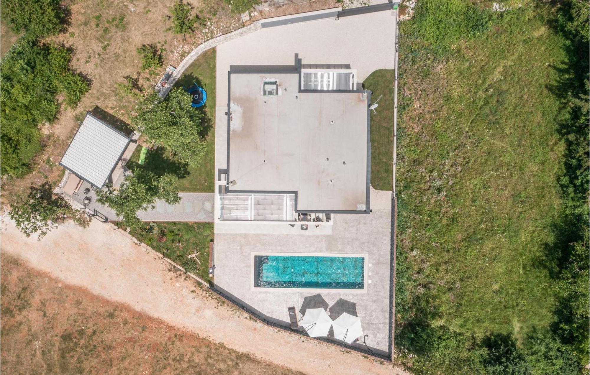 Beautiful Home In Tinjan With Jacuzzi Exterior photo