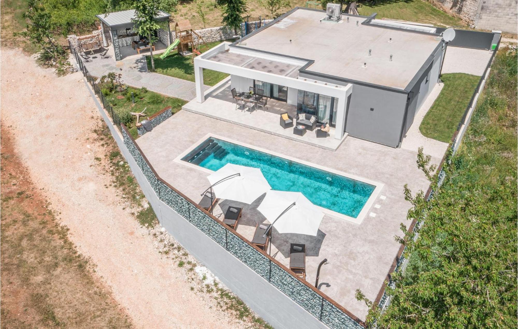 Beautiful Home In Tinjan With Jacuzzi Exterior photo