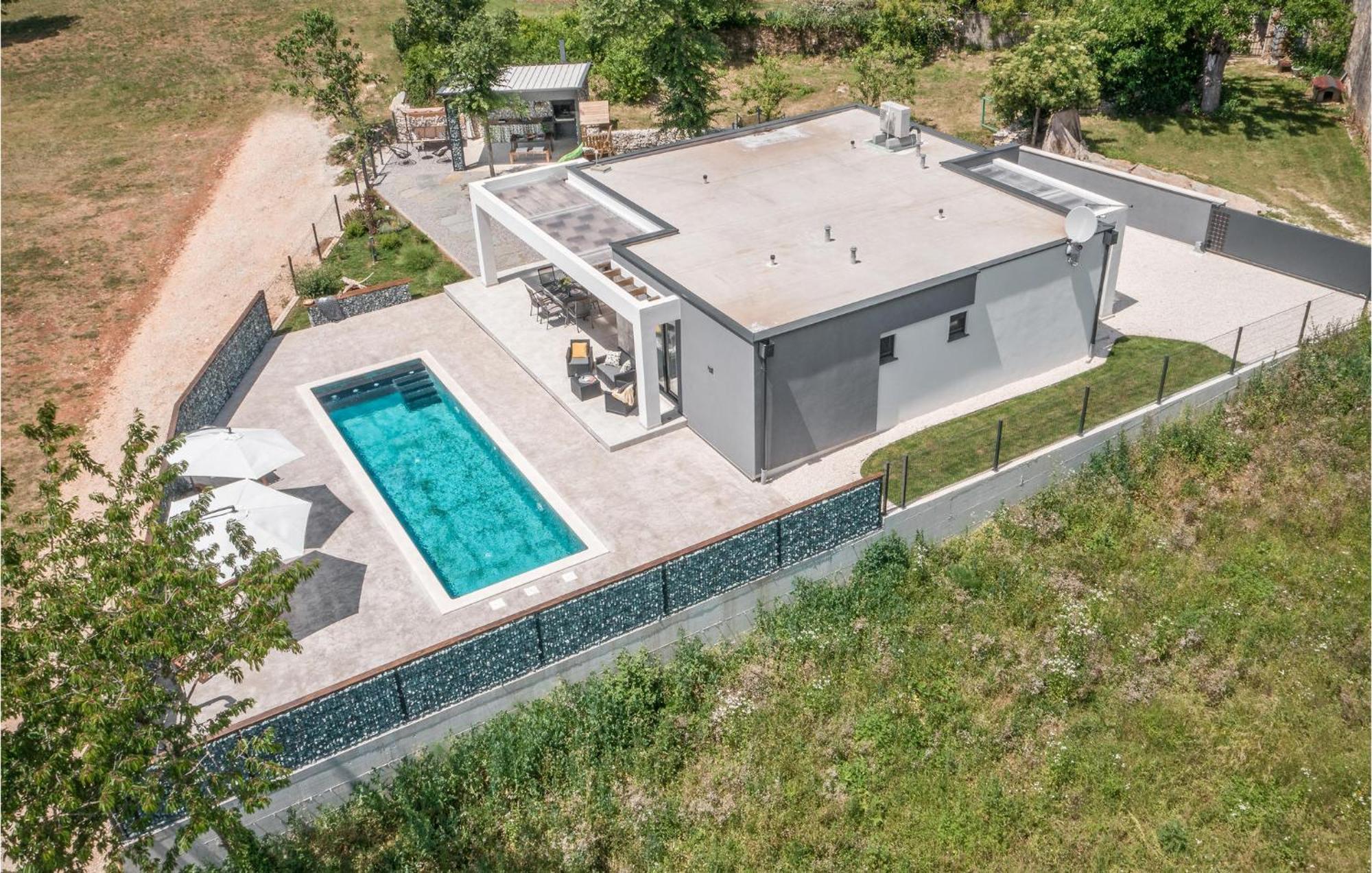 Beautiful Home In Tinjan With Jacuzzi Exterior photo
