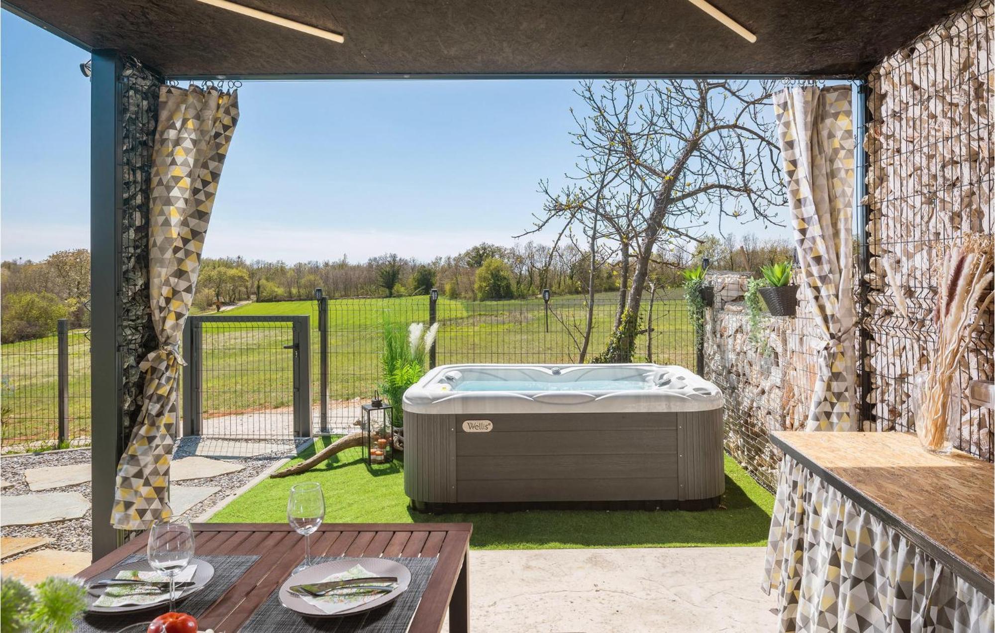 Beautiful Home In Tinjan With Jacuzzi Exterior photo