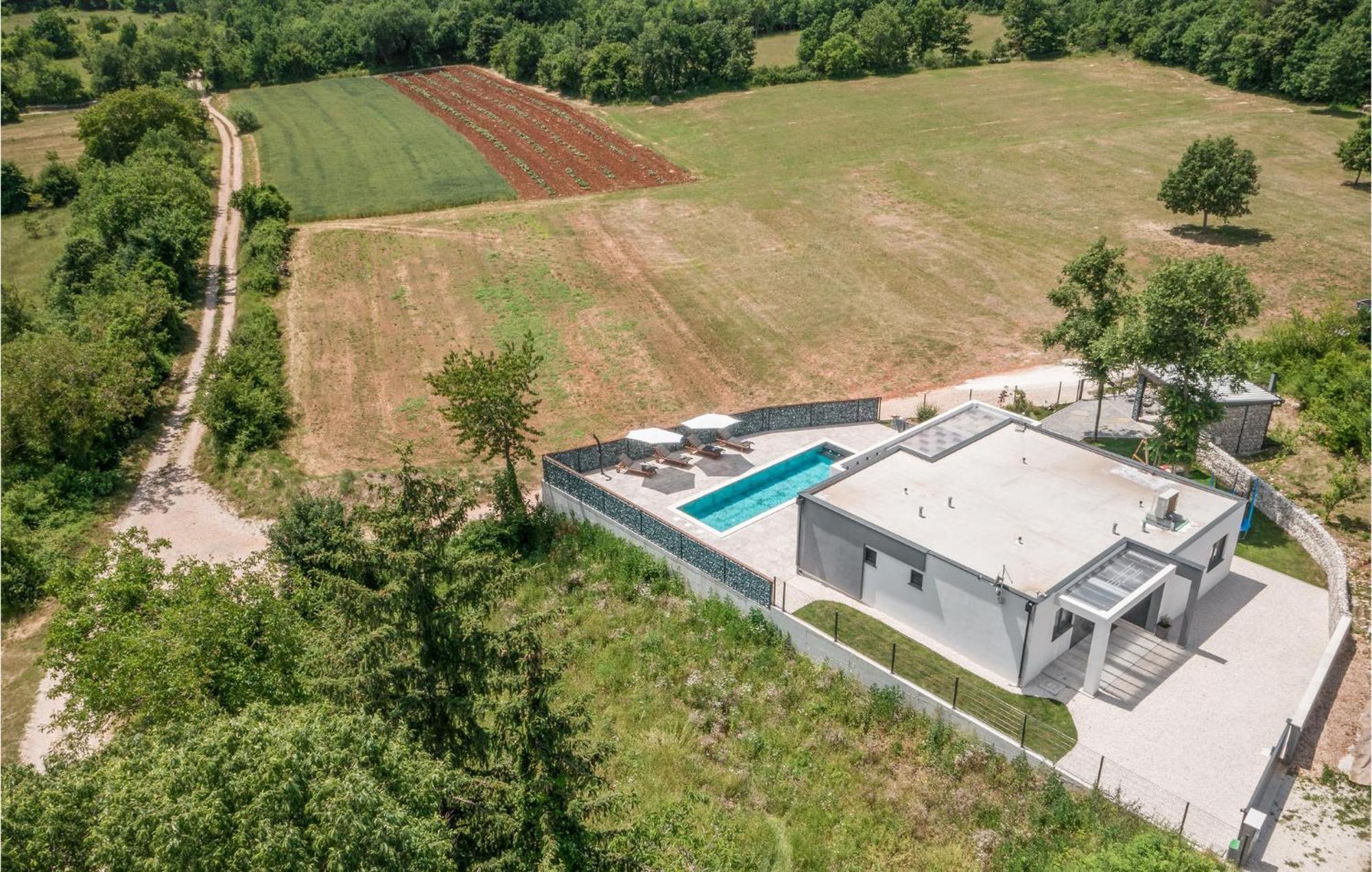 Beautiful Home In Tinjan With Jacuzzi Exterior photo