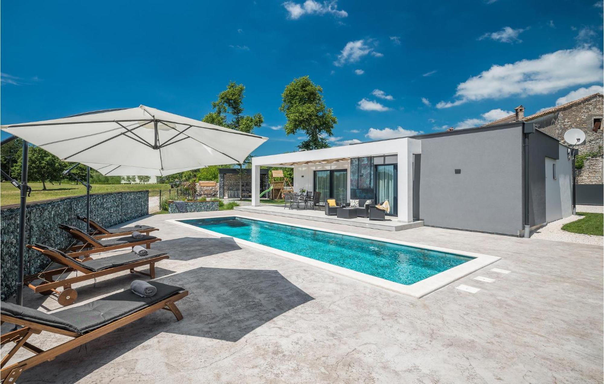 Beautiful Home In Tinjan With Jacuzzi Exterior photo