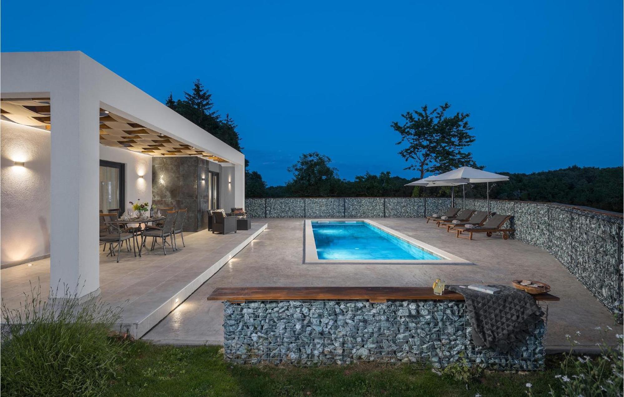Beautiful Home In Tinjan With Jacuzzi Exterior photo