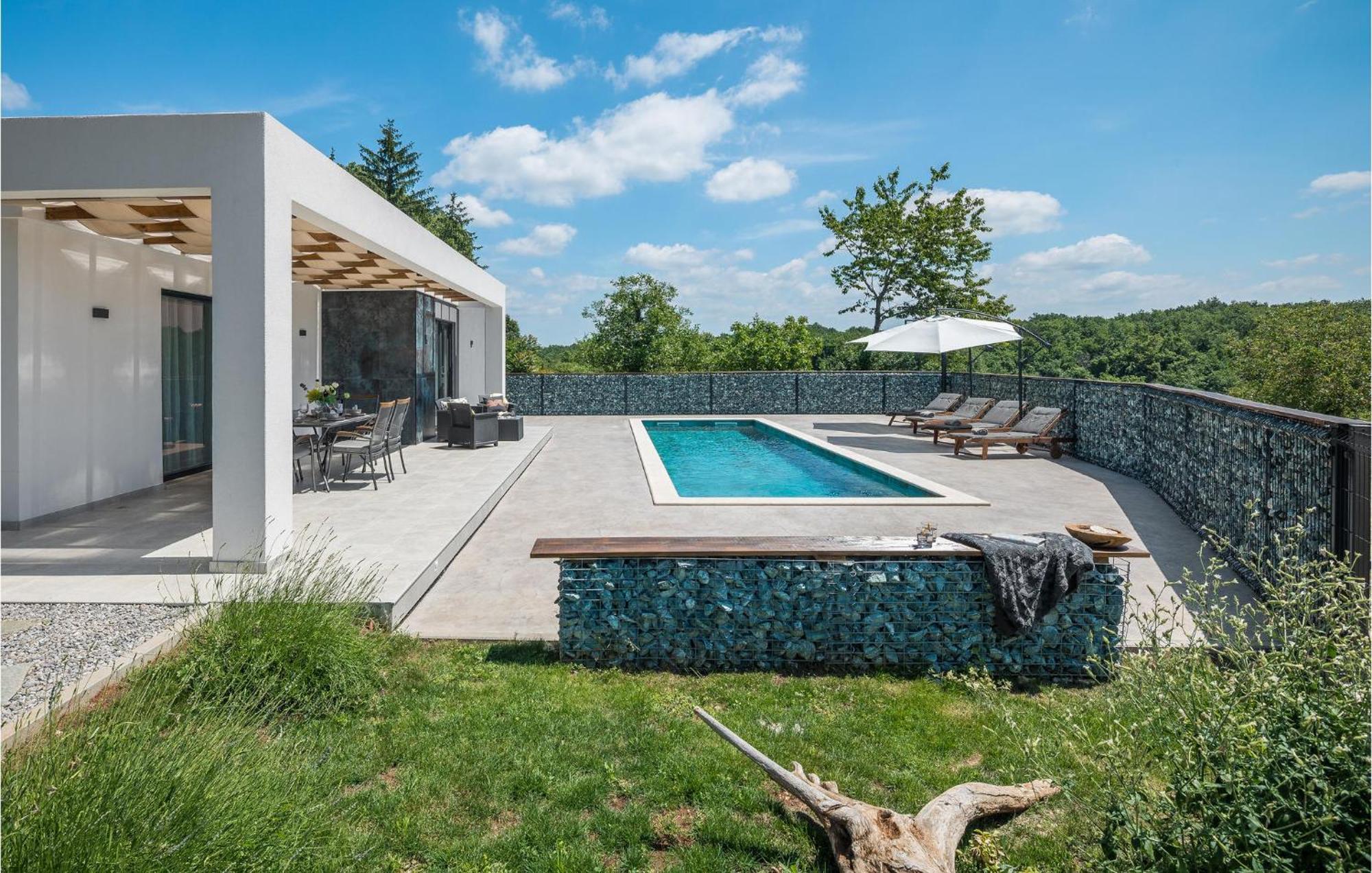 Beautiful Home In Tinjan With Jacuzzi Exterior photo